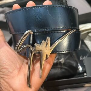 Giuseppe Zanotti Belt
Metallic Navy Blue with silver hardware 
120cm or 40-42in